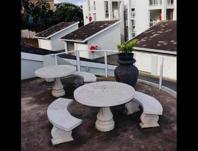 2 BEDROOM APARTMENT FOR SALE IN LAWRENCE ROCKS